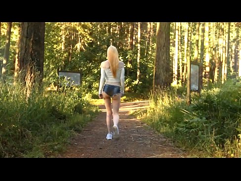 ❤️ Vakker kvinne beveger seg sakte, ikke nakenvideo ☑ Porno ved no.xxxtophd.ru ☑